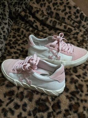 Off-White Pink & White Low-Top Suede Canvas Sneakers